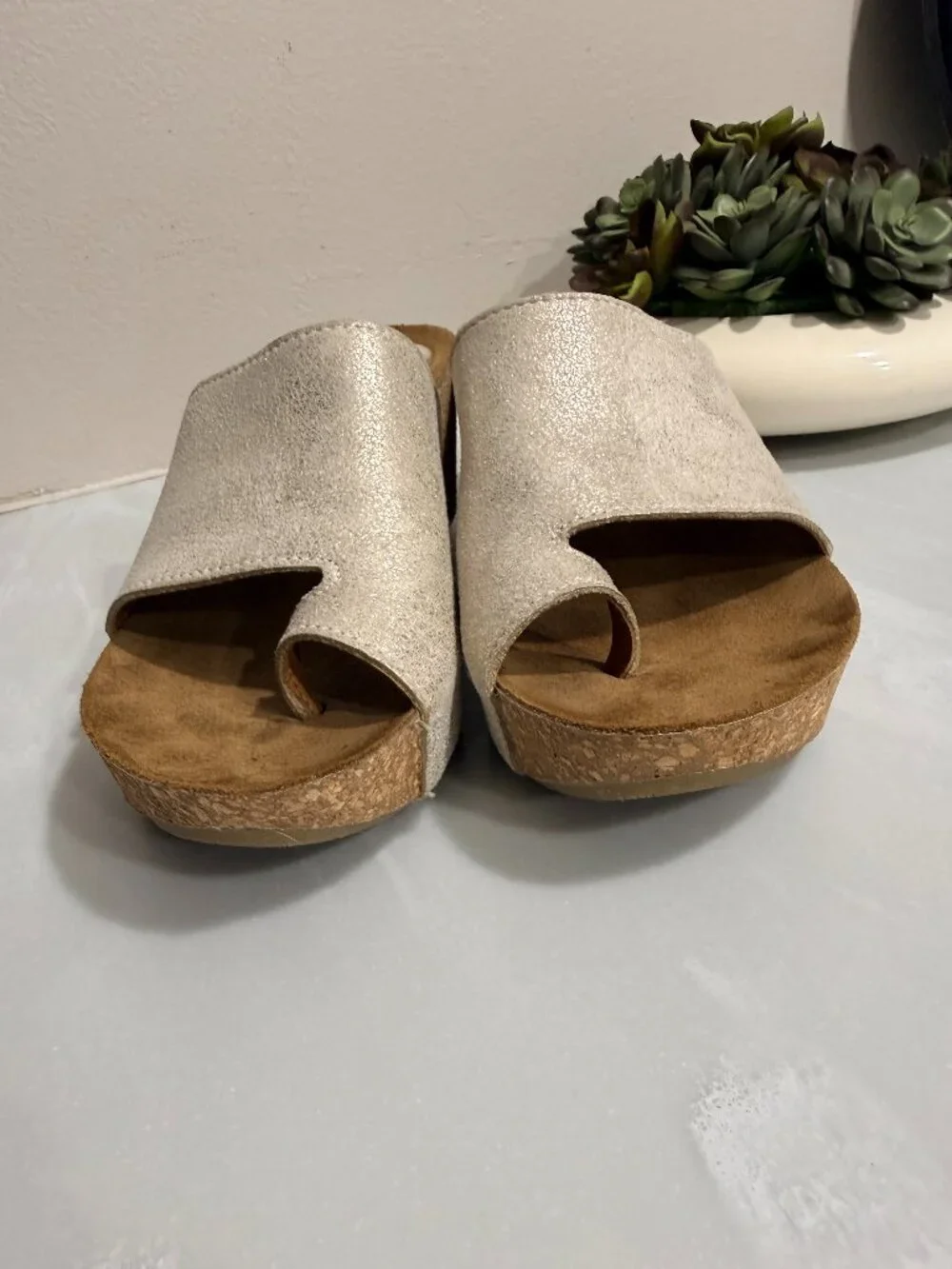 Metallic Wedge Slip on Sandal w/ asymmetrical toe loop stacked wedge heel 7.5